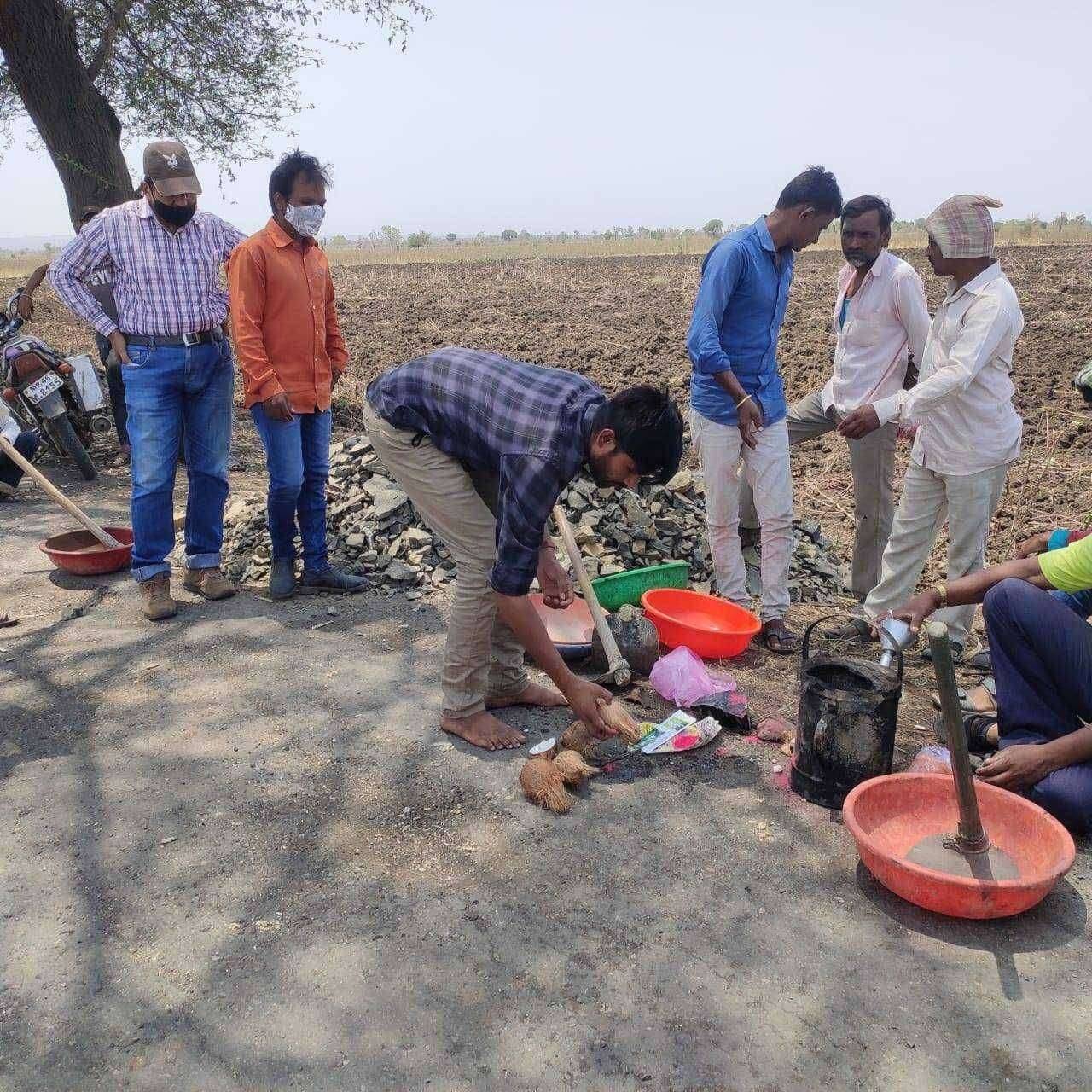 भिलटपाडा ते जामण्यापाडा रस्ता दुरूस्तीला सुरवात