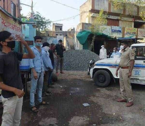 लासूर मध्ये ही विनाकारण फिरणाऱ्या ग्रामस्थांवर पोलिसांनी केली कारवाई, १० हजार दंड वसूल