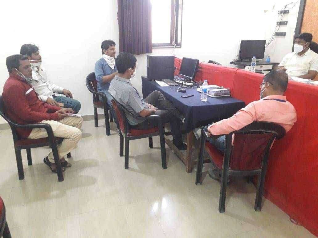 काल पुर्वसंधेला मा अनिल गावित तहसीलदार साहेब व भैय्यासाहेब देसाई तालुका कृषी अधिकारी आणि शेतकरी संघटनेचे ,माजी जिल्हीध्यक्ष, उपजिल्हा अध्यक्ष, तालुका अध्यक्ष याच्यात शेतकरी पिक विमा, शेतकरी हिता संदर्भात मिटींग संपन्न झाली