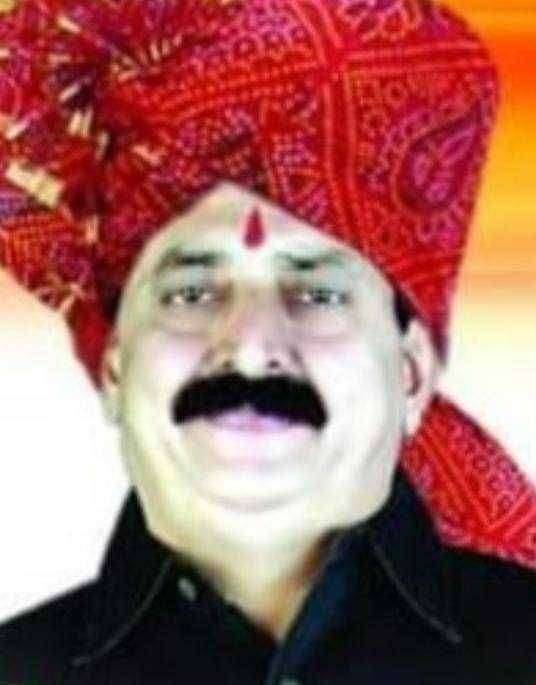 छत्रपती शिवाजी महाराज चौकात संचारबंदी च्या नावाखाली झुंडीने पोलीसांची दादागिरी अमृत सचदेव व अनिल वानखेडे यांचा आरोप....