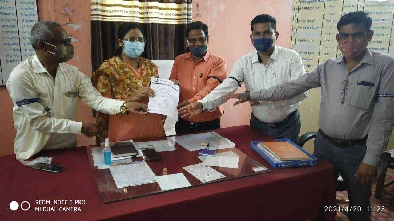 राष्ट्रीय मुलनिवासी बहुजन कर्मचारी संघ चोपडा युनिट चे कामगार कायद्यांच्या विरोधात कालीफित आंदोलन.