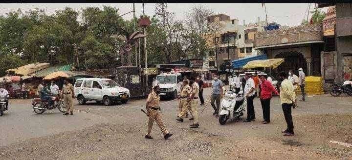 रस्त्यावर विनाकारण फिरल्यास तपासणी करण्यात येईल सपोनि डी डी इंगोले सावदा पोलिसांचा ॲक्शन मोड विनाकारण फिरणार्यांची ॲन्टीजेन १२६ जणांची तपासणी