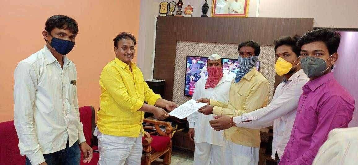 मोठ्या पक्षाचे नाव घेत पदाधिकाऱ्याची दादागिरी मारहाण करून त्यांनाच दिली गुन्हे दाखल करण्याची धमकी