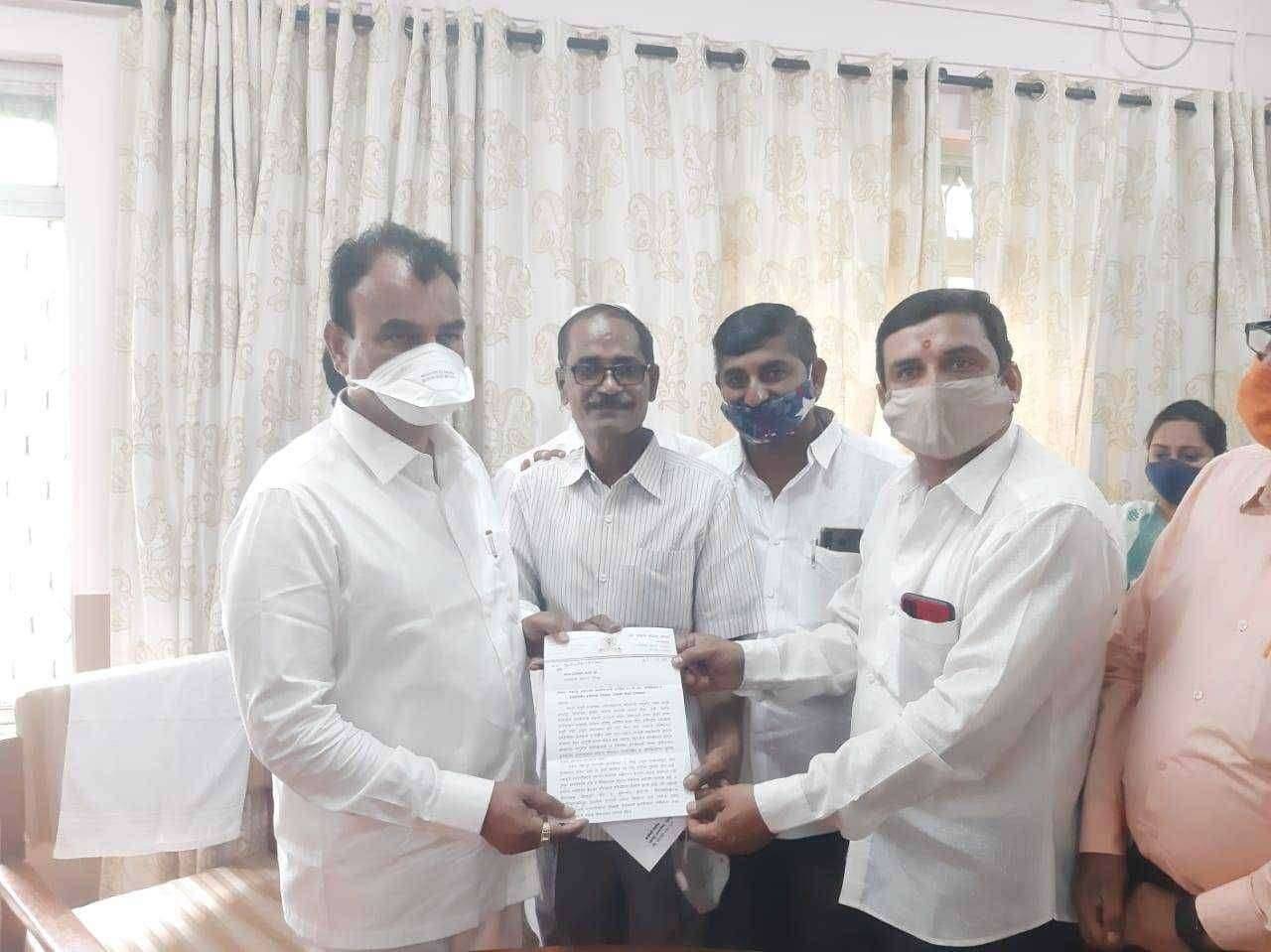 पंढरपूर शहरातील नागरीकांसाठी कोव्हिड 19 ची लस, ऑक्सिजन व रेमडीसिवीर इंजेक्शन तात्काळ उपलब्ध करुन द्यावेत- नगराध्यक्षांची पालकमंत्र्याकडे मागणी.