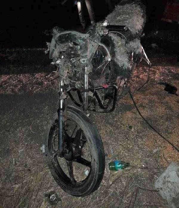 अमळनेर रस्त्यावर वेले जवळ झालेल्या अपघातात एक जण ठार तर दोन जण जखमी, जखमींना हलवले जळगावी