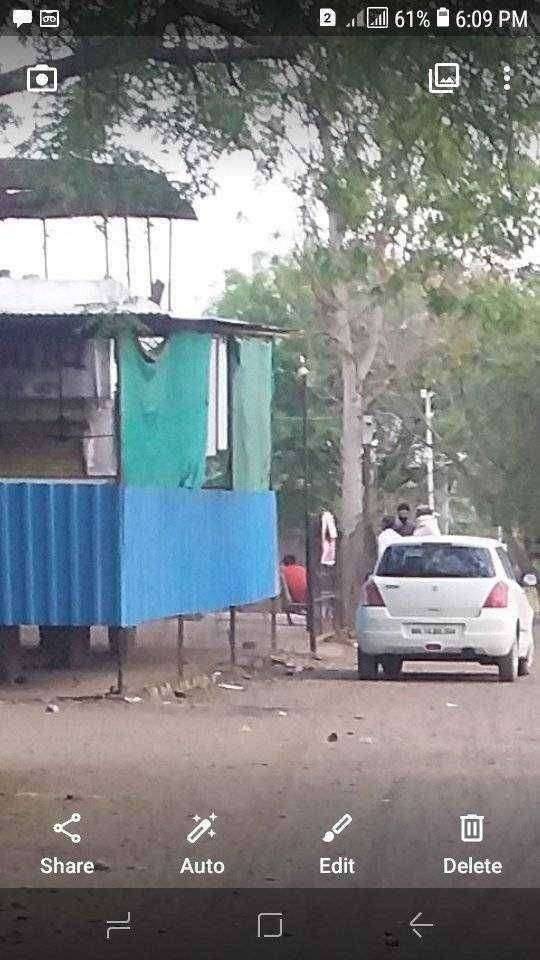 फैजपूर येथील हॉटेल तूर भावी मधून देशी विदेशी दारूची अवैधरित्या वाहतूक जोरात लॉक डाउन काळात जिल्हाधिकारी यांच्या आदेशाची पायमल्ली कारवाईची मागणी