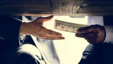 जामनेर पो.स्टे मधील दाखल गुन्हयात मदत करण्यासाठी महिले कडून २५ लाखाची खंडणी घेताना अटक