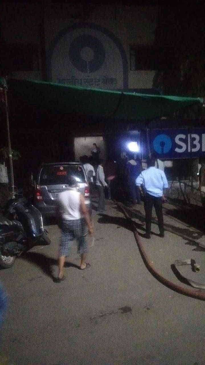 ?️अमळनेर कट्टा...Breaking.. अमळनेर स्टेट बँक मध्ये आग..!अग्निशामक दल घटनास्थळी दाखल...
