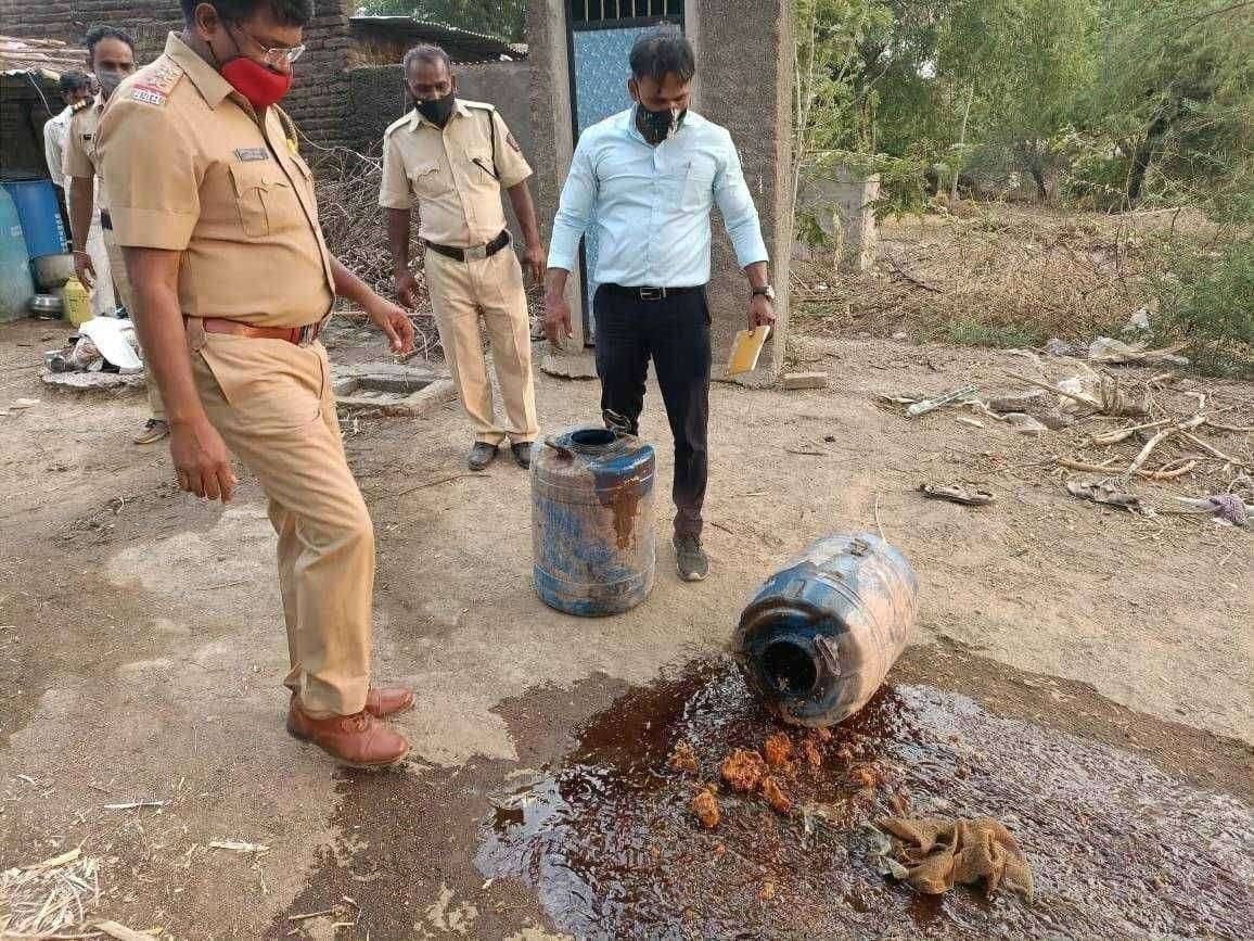 ?️अमळनेर कट्टा..Breaking...मारवड पोलिसांची धडक कार्यवाही...हात भट्टीचे 4 अड्डे उध्वस्त..