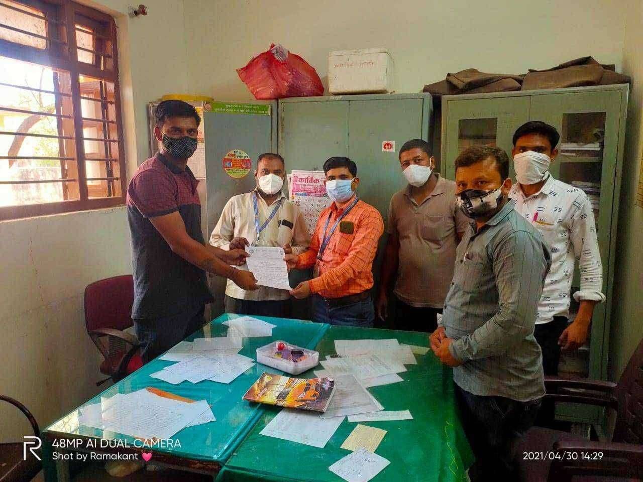 मोठे वाघोदा येथे कोविड लसीकरण शिबीर आयोजित करा -युवा गुर्जर महासभेची मागणी वैद्यकीय अधिकारी सह प्रभारी सरपंच यांना दिले निवेदन