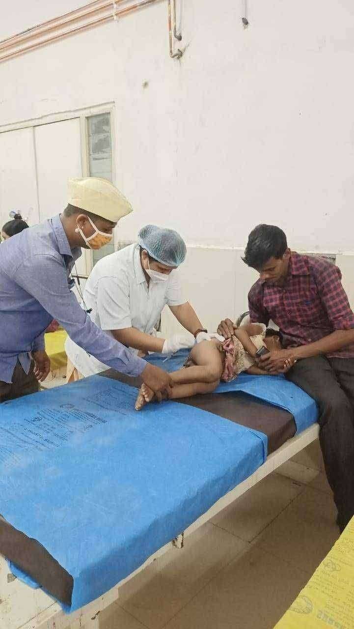 माणुसकीला काळीमा फासणारी घटना वाळुज मध्ये घडली आहे तीन वर्षीय चिमुकल्याचा जागीच मृत्यू , दोघांवर घाटी रुग्णालयात उपचार सुरू