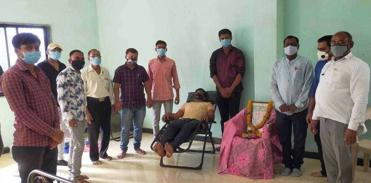 मोठा वाघोदा येथे रक्तदान शिबिर संपन्न कोरोना आपत्तीजनक परिस्थितीत 61 रक्तदात्यांनी केले रक्तदान तरुणांच्या पुढाकाराने रक्तदान शिबीर संपन्न....