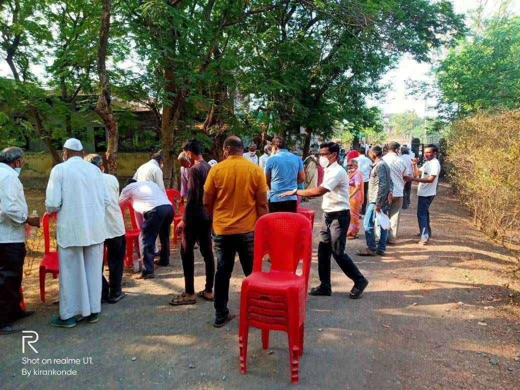 निंभोरा येथे लस घेण्यासाठी प्रा.आरोग्य केंद्रात उसळली गर्दी युवकांचे उल्लेखनीय काम वाचण्याजोगे