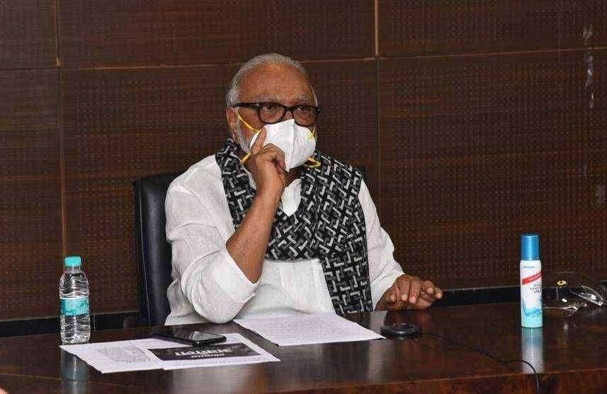 राज्यातील पत्रकारांना तातडीने लस देण्यात यावी मंत्री छगन भुजबळ यांची मुख्यमंत्र्यांना पत्राद्वारे मागणी पत्रकारांना फ्रंटलाईन वर्कर्सचा दर्जा देऊन त्यांचे लसीकरण करणे गरजेचे-छगन भुजबळ