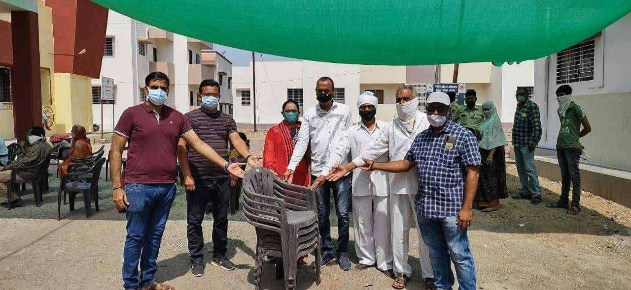 कै.सुधाकर विश्वनाथ पाटील यांच्या स्मरणार्थ ऐनपूर प्रा.आ. केंद्रास उपसरपंच सौ.दिपाली पाटील यांच्याकडून 31 खुर्च्या प्रदान..!