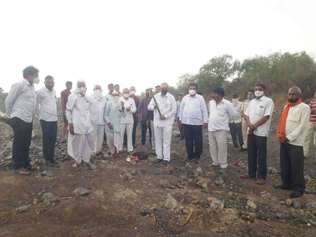 ?️ अमळनेर कट्टा... फापोरे खु गावाजवळ बोरी नदीवर अजून एक साठवण बंधारा मंजूर... आमदार दादासो अनिल भाईदास पाटील यांच्या हस्ते पार पडले भूमीपूजन...