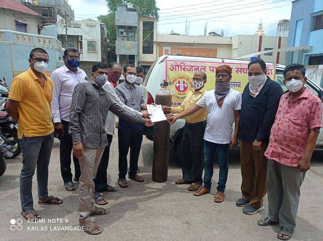 स्व. पत्रकार कैलाससिंग परदेशी व लीना अरोरा यांच्या स्मरणार्थ कोविड रुग्णासाठी ऑक्सिजन सेवा सुरू ओरिजिनल पत्रकार संघ. सावदा. चा यशस्वी व स्तुत्य उपक्रम