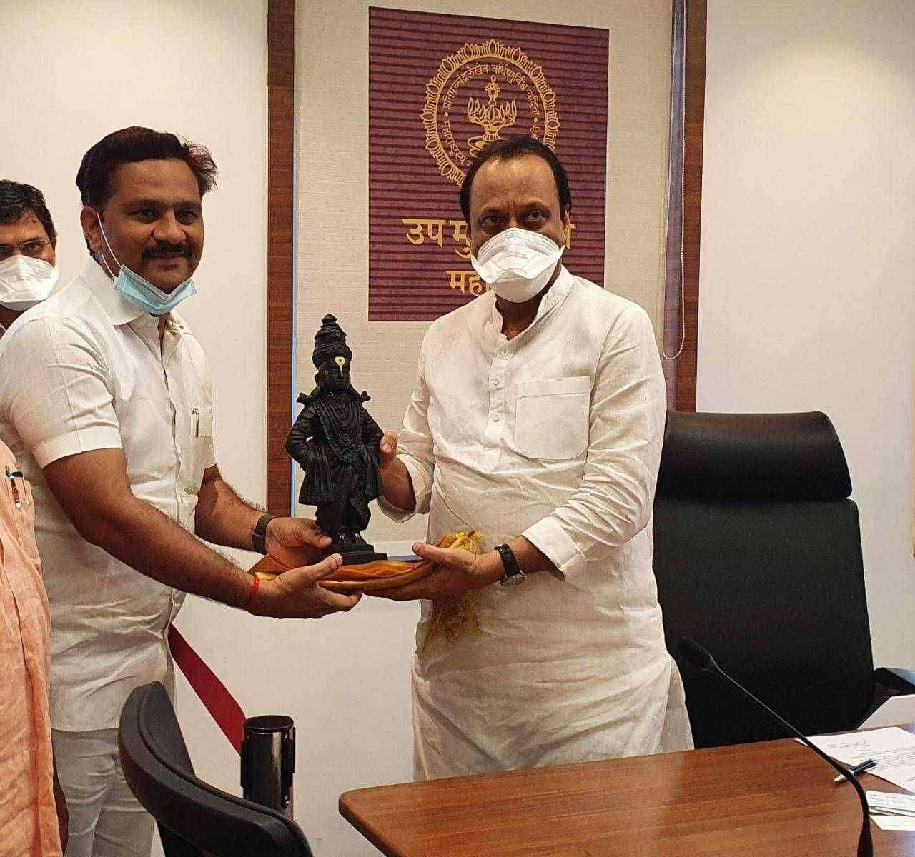 उपमुख्यमंत्रीच्या भेटीला देशात पहिला ऑक्सिजन उभारणारे चेअरमन अभिजीत पाटील भेटीला