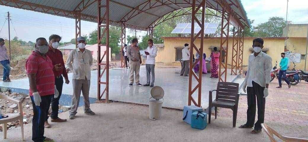 येवला तालुक्यातील धुळगाव ग्रामपंचायत व प्राथमिक आरोग्य उपकेंद्र यांच्या सहकार्याने आर टी पी सी आर कोरोना चाचणीस ग्रामस्थांनी दिला प्रतिसाद.