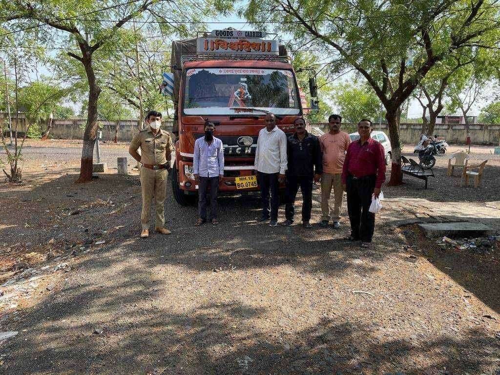 ?️अमळनेर कट्टा..Breaking...वाळू माफियांबरोबरच रेशन माफिया देखील हिरेंच्या निशाण्यावर..!तांदुळाने भरलेली आयसर घेतली ताब्यात....