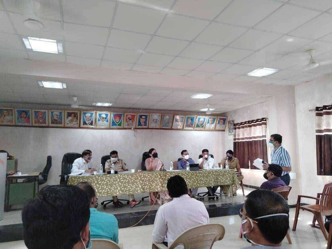 कोरोना व तौक्ते वादळाच्या पार्श्वभूमीवर दिंडोरी तालुक्याची खा.डॉ.भारती पवार यांनी घेतली आढावा बैठक...