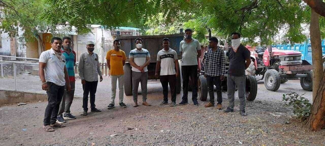 ?️अमळनेर कट्टा...मठगव्हाण येथे अवैध वाळू वाहतूक करणारे ट्रॅकटर महसूल ने घेतले ताब्यात..!