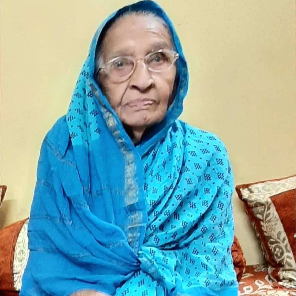 ?️अमळनेर कट्टा...आणि प्रशासनास पडला माजी सैनिकाच्या परिवाराचा विसर..!अहो तहसीलदार साहेब उद्दघाटन समारंभ सोडून जरा देश भक्ती कडे वळा...!माजी सैनिकांच्या पत्नीच्या अंतिम संस्कारास प्रशासकीय अधिकारी अनुपस्थित.!