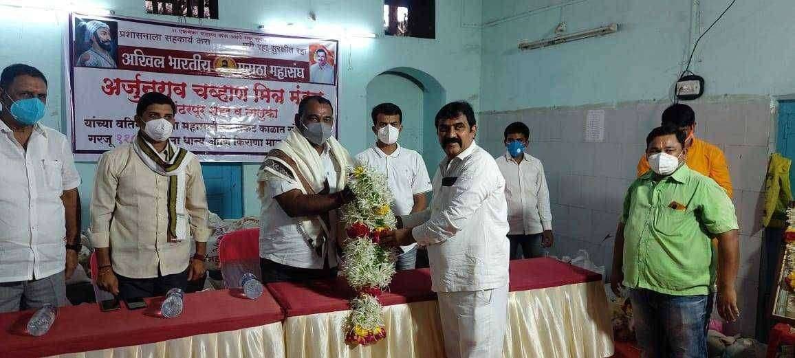 मराठा महासंघ पंढरपूर यांच्या वतीने गरजूंना धान्य व किराणा मालाचे वाटप