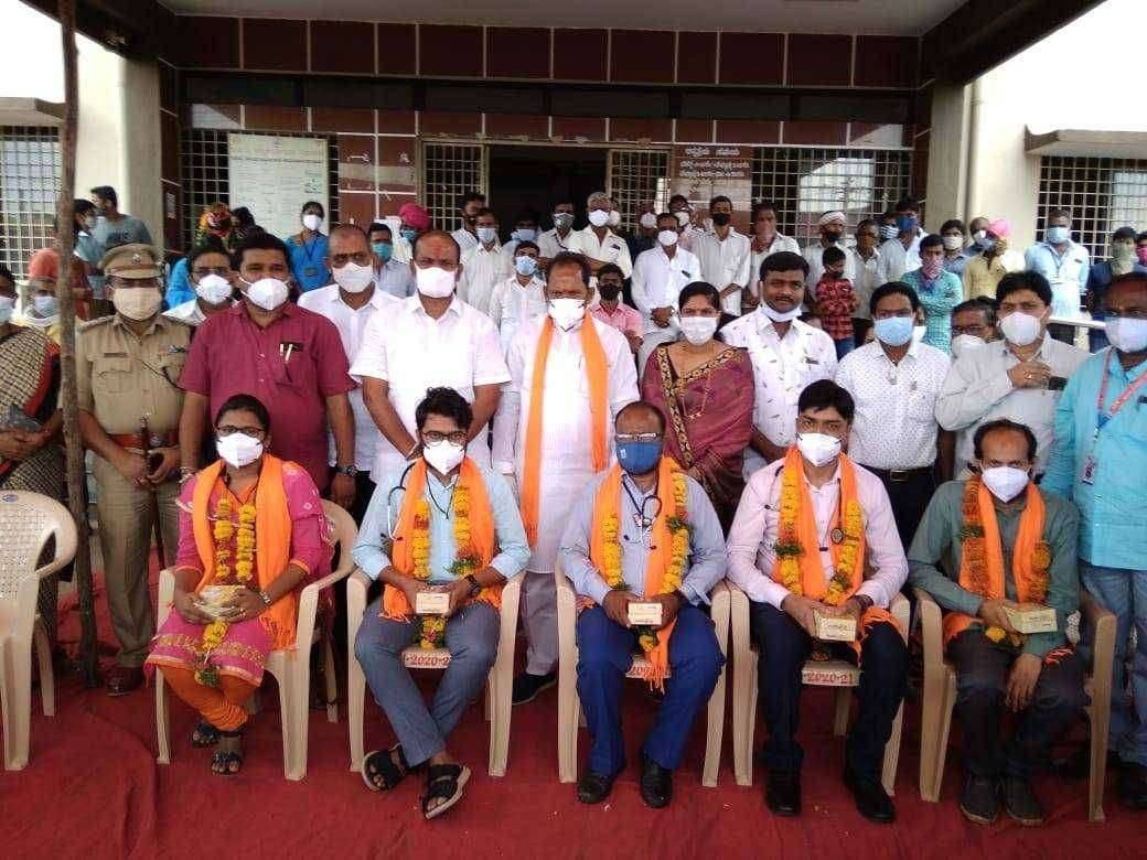 "हुलसूर येथे कोरोना वॉरियर्ससचे सत्कार"