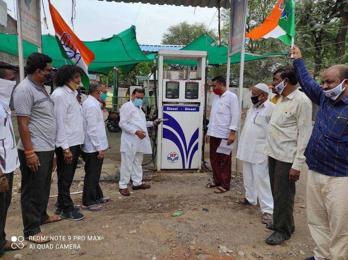 सात वर्षांत ना केला विकास मोदींनी केला देश भकास