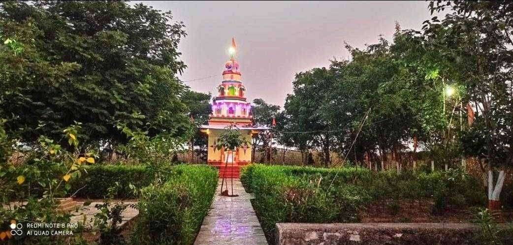 शेतकऱ्यांच्या जमिनी सक्तीने ताब्यात घेऊ शकणारे सरकार, नोटबंदी लादू शकणारे सरकार, लॉकडाऊनमध्ये लोकांवर लाठ्या चालवणारे सरकार प्रायव्हेट औषध कंपन्या,प्रायव्हेट हॉस्पिटल्स ताब्यात घेणार का?? भिम आर्मी जिल्हा उपाध्यक्ष लातुर राम सुरवसे