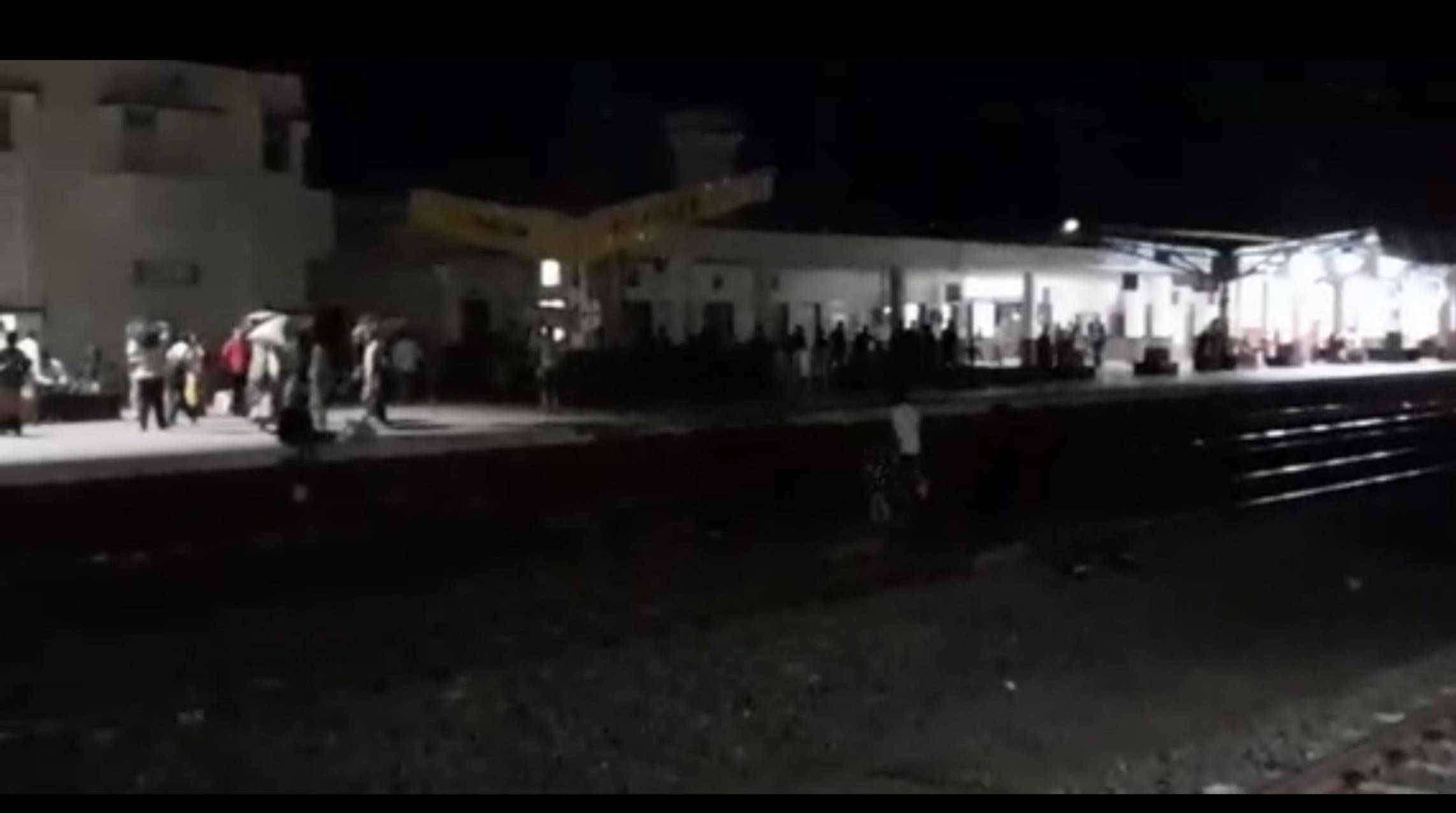 ?️ अमळनेर कट्टा...पोलखोल..पॅसेंजर मधून येणाऱ्या प्रवाश्यांच्या गर्दीवर कोण नियंत्रण ठेवेल...?रेल्वे स्थानकावर तुफान गर्दी...!प्रशासन सुस्त..प्रवासी मस्त..!ब्रेक द चेन च्या नियमांचा फज्जा..!