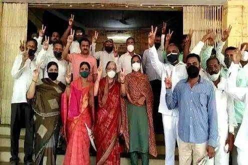 ? जळगांव LIVE... खडसेंचा भाजपला दे धक्का ; भाजपची सत्ता असलेल्या पंचायत समिती उपसभापतीपदी राष्ट्रवादीच्या सुनीता चौधरी