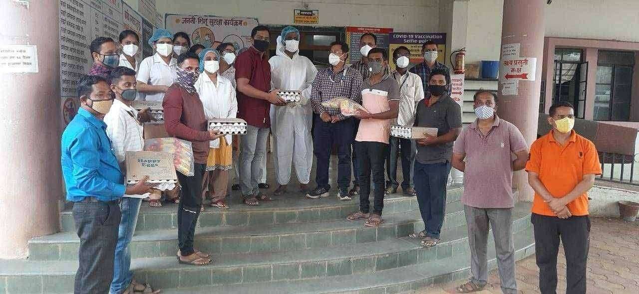 आईच्या पुण्यतिथीनिमित्त चेअरमन बाळ डेळेकर यांनी जोपासली सामाजिक बांधिलकी....