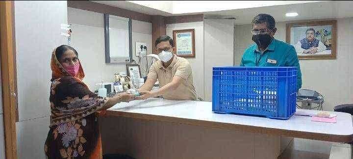 सहकार मित्र मंडळ तर्फे मोफत अन्नदान वाटप