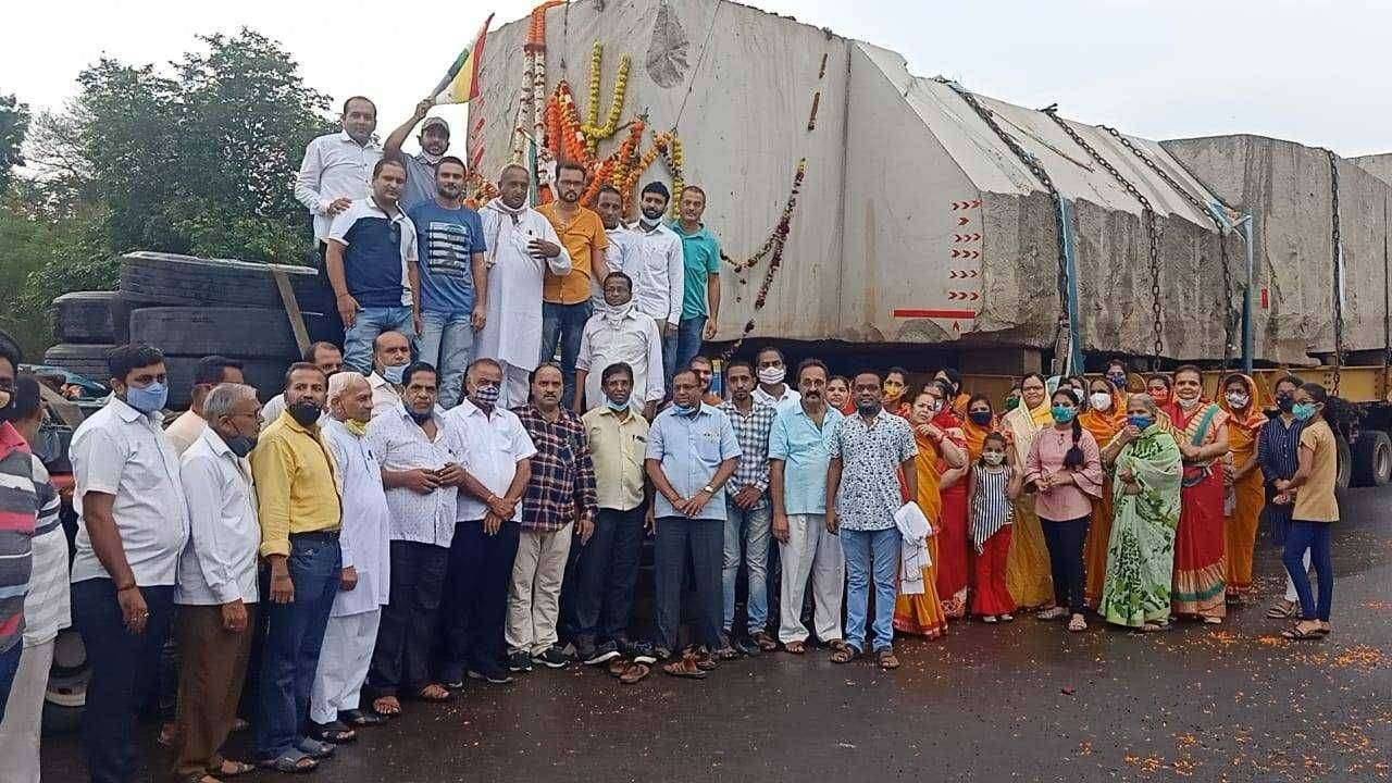 ३६४ टन पाषाणाची पावन शिळा भगवान अरिहंत मूर्तीसाठी; चांदवडला स्वागत ....