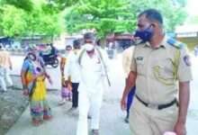 आत्मदहन करण्यास आलेले पती-पत्नी पोलिसांच्या ताब्यात..