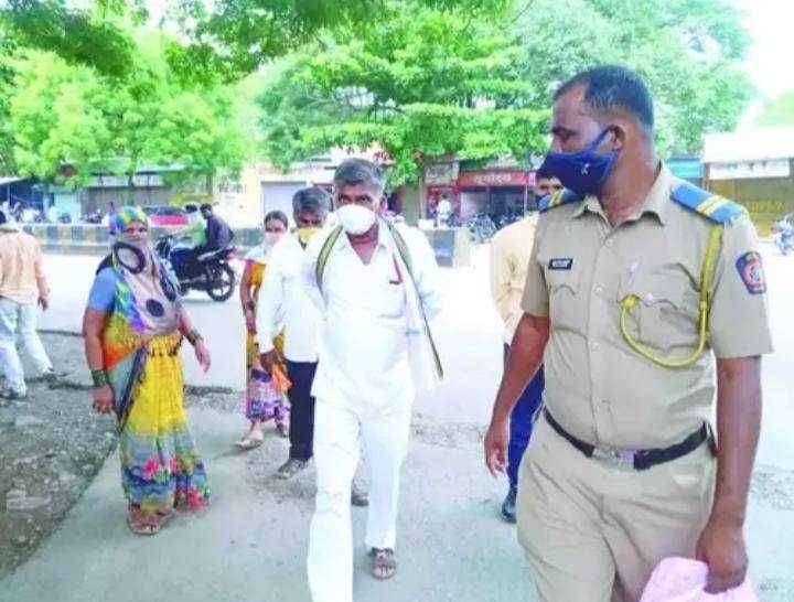 आत्मदहन करण्यास आलेले पती-पत्नी पोलिसांच्या ताब्यात..