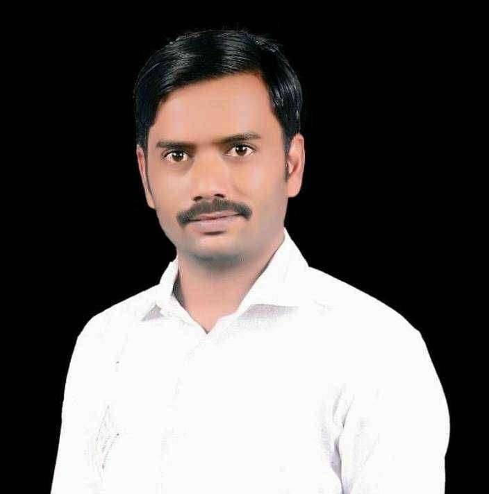 दैनिक राजस्व परिवाराकडून कोविड केअर ला पाण्याचे जार वाटप