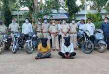 दोन दुचाकी चोराना हुलसूर पोलिसांनी केली अटक