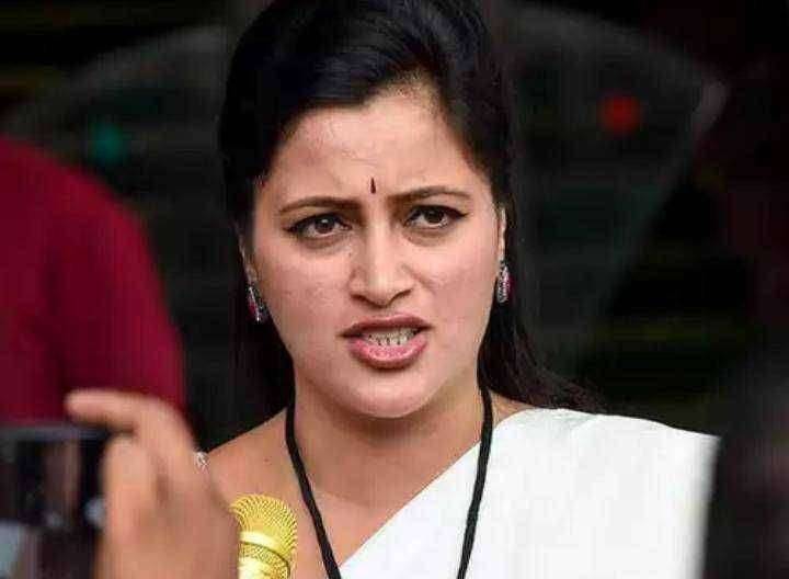 नवनीत राणा यांचे खासदारपद धोक्यात ?