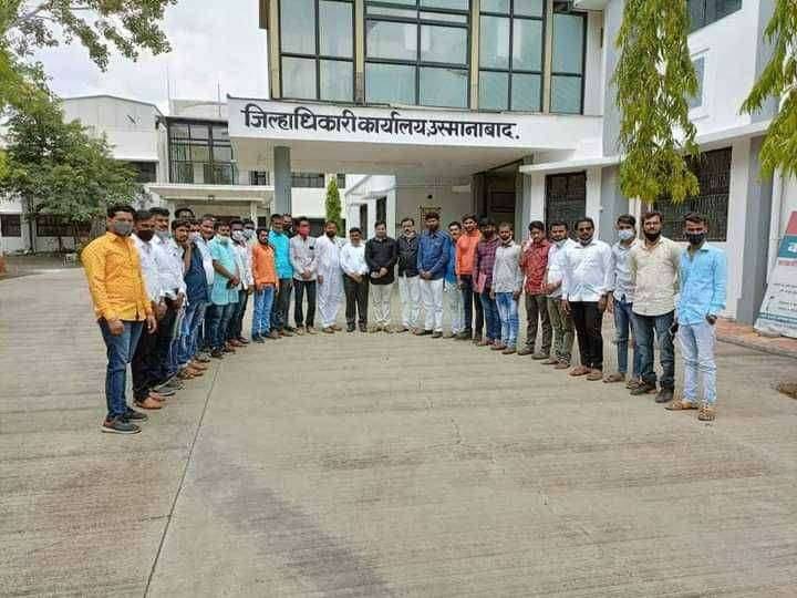 छत्रपती शिवाजी महाराजांच्या पुतळ्याच्या चबुतऱ्याची उंची वाढवा कळंब शहर शिवप्रेमींनी दिले जिल्हाधिकारी यांना निवेदन