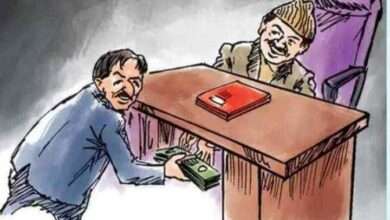 लाच घेताना मुख्याध्यापक व लिपीकास रंगेहाथ पकडले...