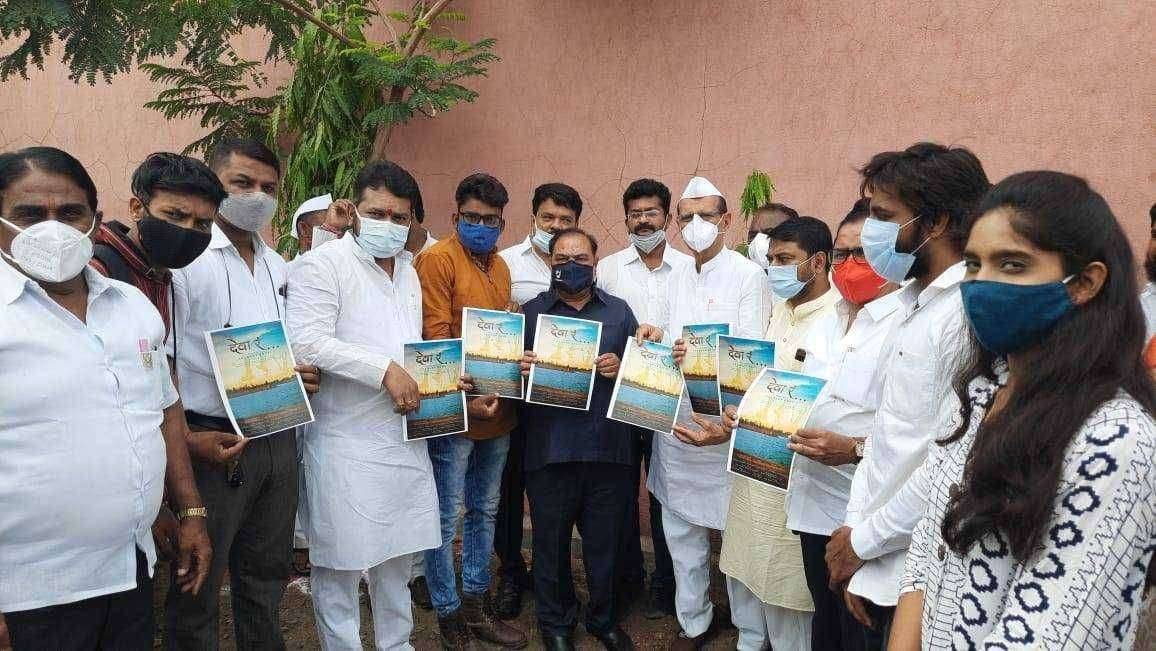 ? जळगांव LIVE... भाग्यदीप म्युझिक प्रस्तुत आगामी ह्रदय स्पर्ष करणारे शेतकरी आत्महत्तेवर आधारित एक सुपरहिट नवीन मराठी गाणं घेऊन येत आहे देवा र