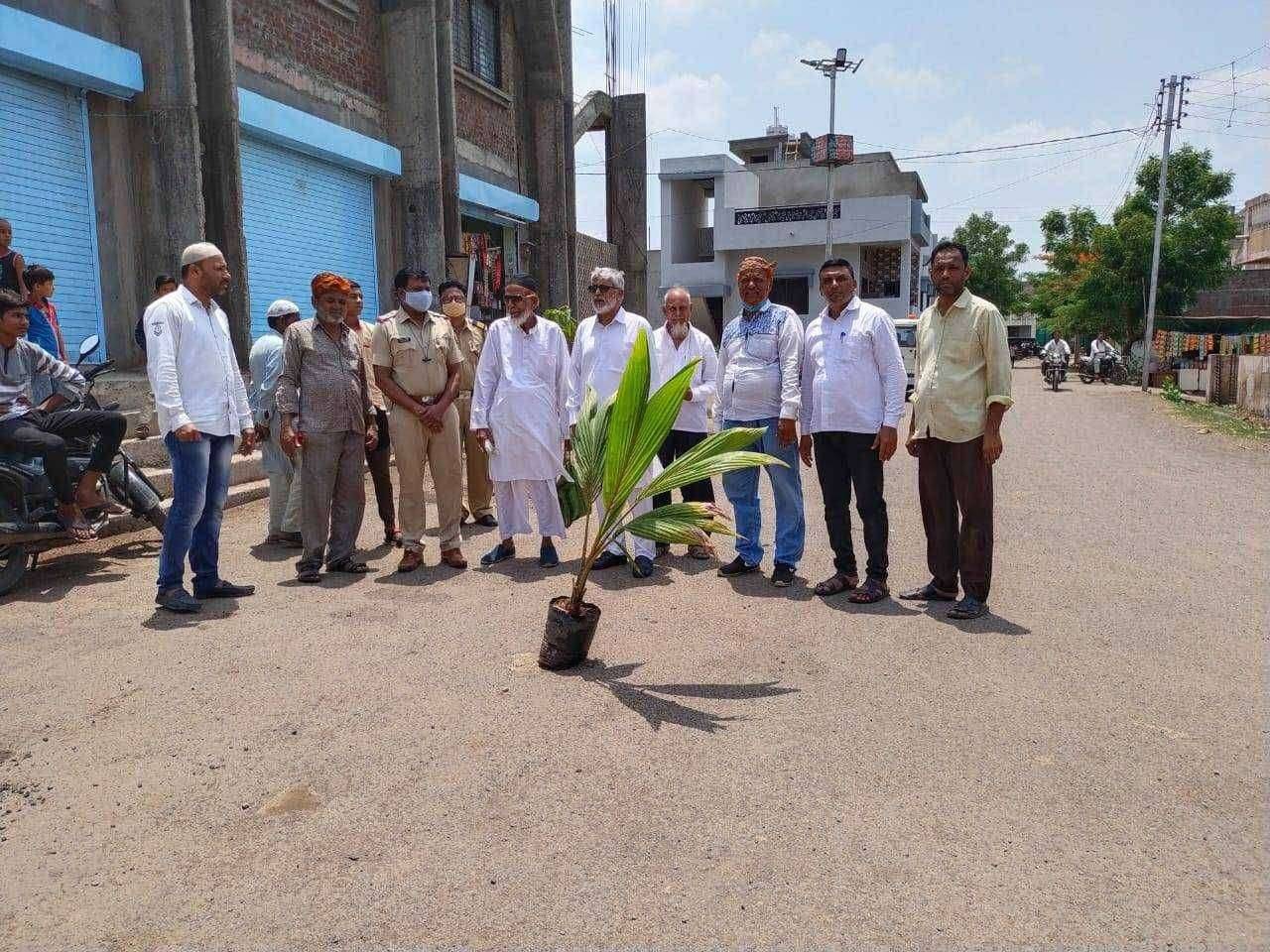 फैजपूर येथे जमाते इस्लामी हिंद तर्फे पर्यावरण सप्ताह दिनानिमित्त वृक्षारोपण