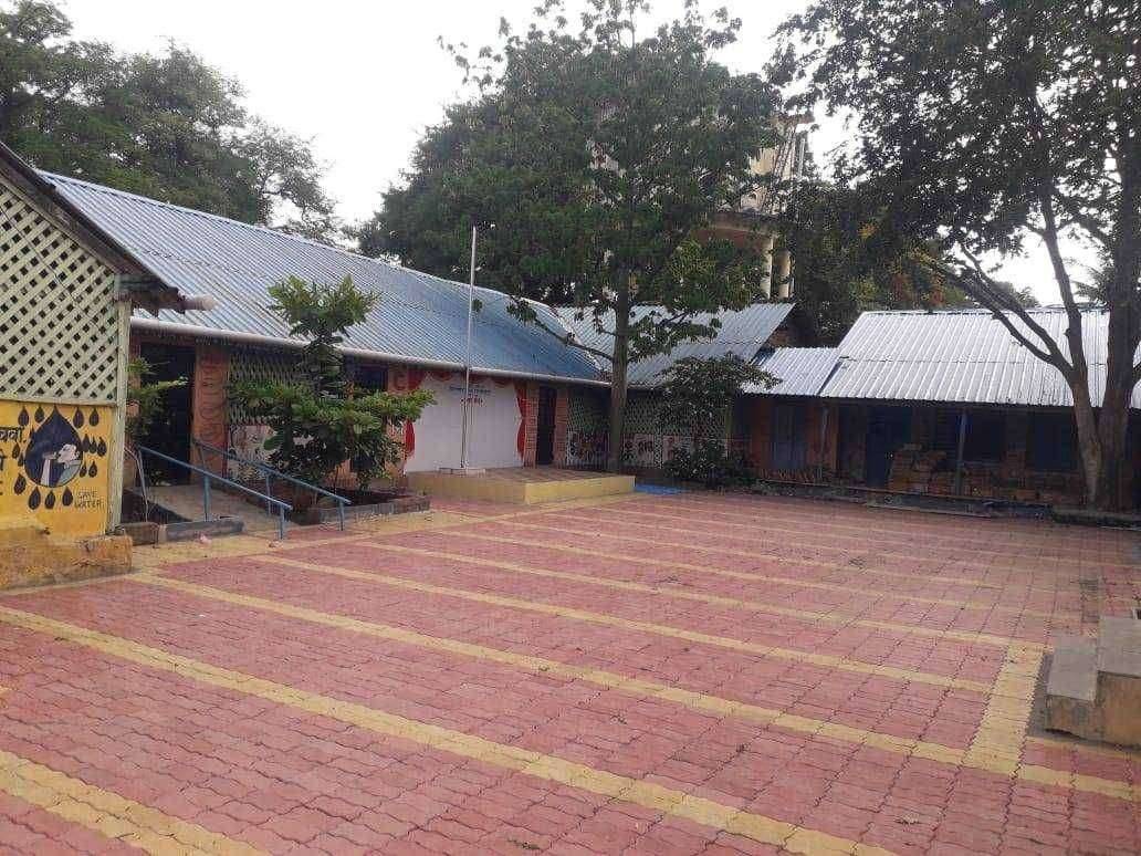 दगडी शाळेला गतवैभव प्राप्त करण्याचा प्रयत्न करणार-मुख्याध्यापक महाले सर व शिक्षक वृंद...