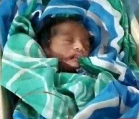 ?धक्कादायक...नुकतेच जन्मलेल्या स्त्री जातीच्या जिवंत अर्भकाला दिले फेकून...!