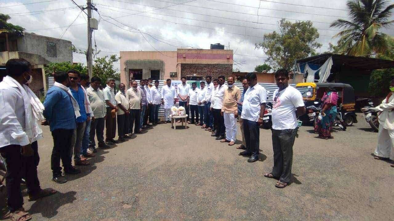 खा.राहुल गांधी यांचा वाढदिवस धान्यचे किट वाटुन साजरा...