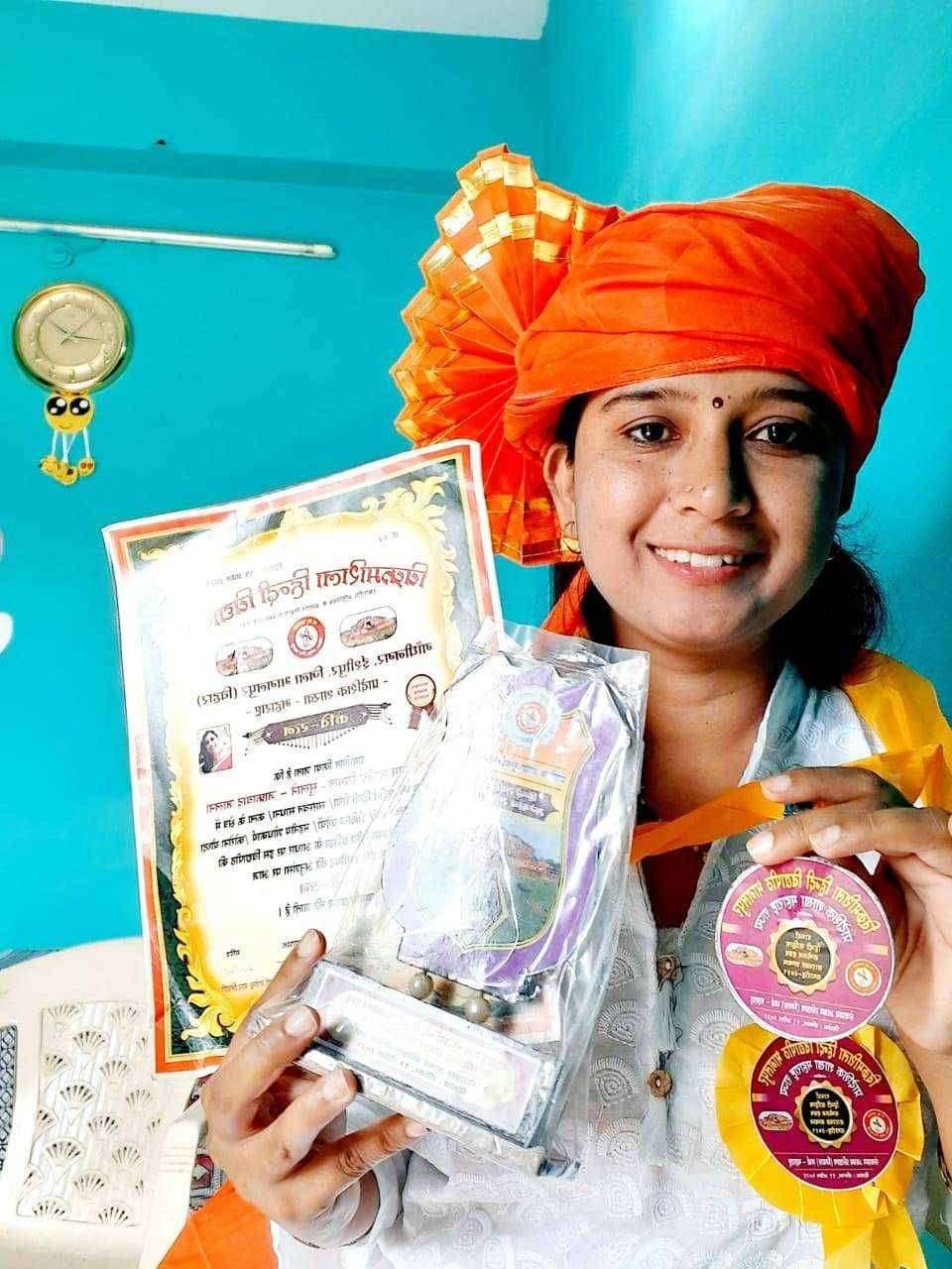 कवयित्री पूनम सुलाने कविरत्न पुरस्काराने सन्मानित