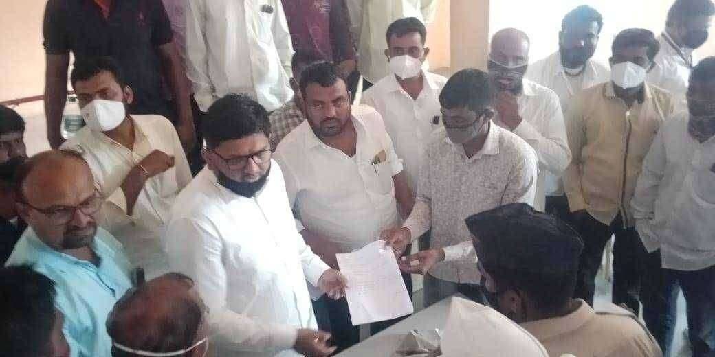 अहमदनगर जिल्ह्यातील राहुरी-पाथर्डी विधानसभा मतदारसंघातील केशवशिंगवे येथे शेतीसाठीच्या नवीन डीपीचे उद्घाटन